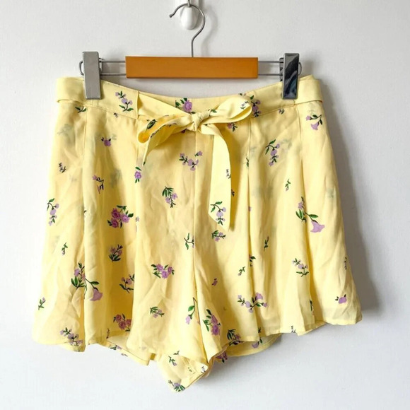 Aritzia Sunday Best Westley Pleated Short  Pastel Yellow/Orchid Size 8 - Picture 5 of 11